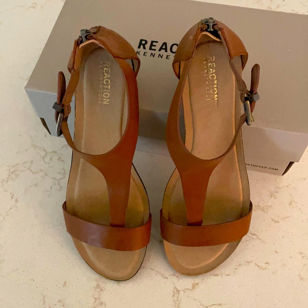 Reaction Kenneth Cole, Size 7.5, Brown Sandals